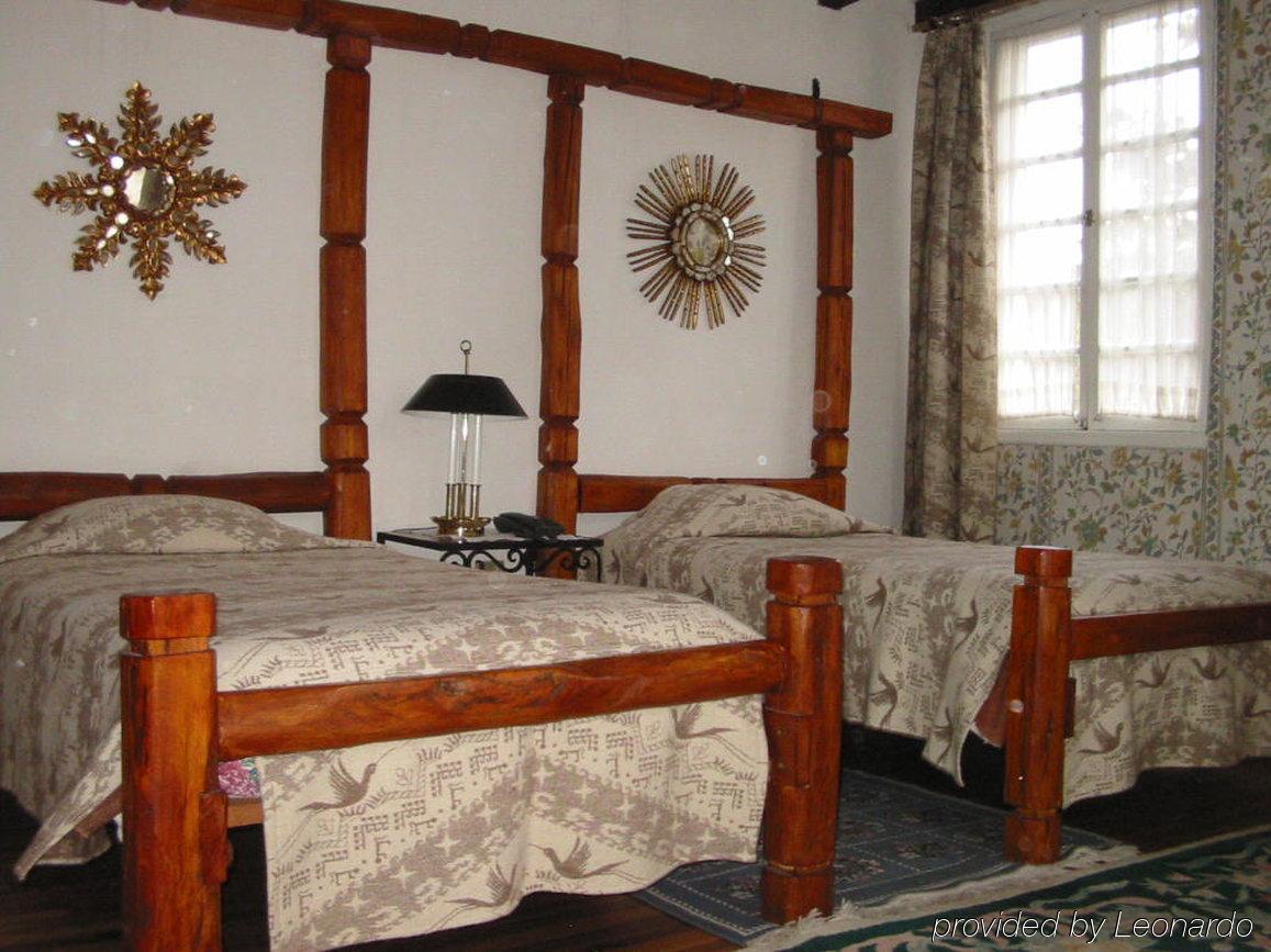 كويتو Hotel Los Alpes الغرفة الصورة