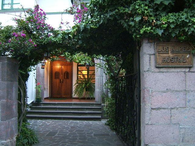 كويتو Hotel Los Alpes المظهر الخارجي الصورة