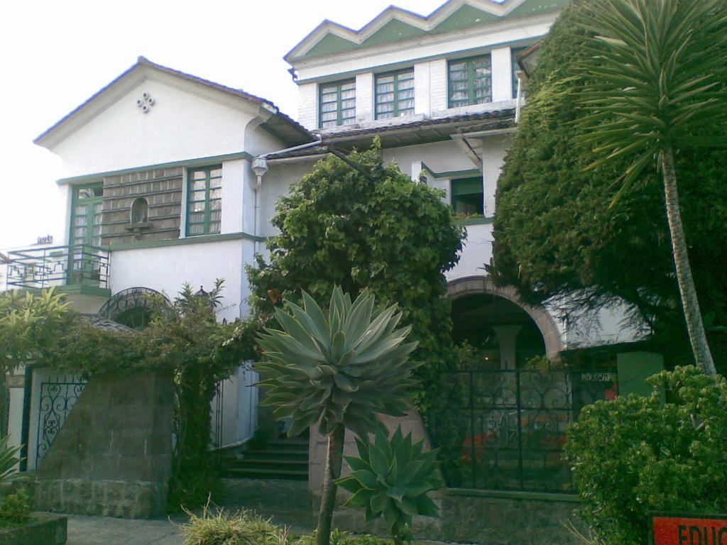 كويتو Hotel Los Alpes المظهر الخارجي الصورة
